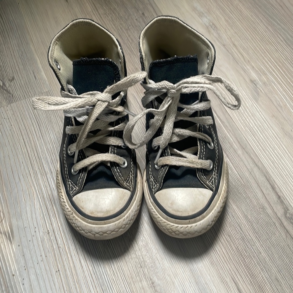 Toddler converse high tops size 11 in GUC